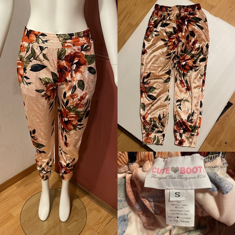 Rare Cute Booty Lounge Floral Velvet Joggers Pants Size Small CBL
